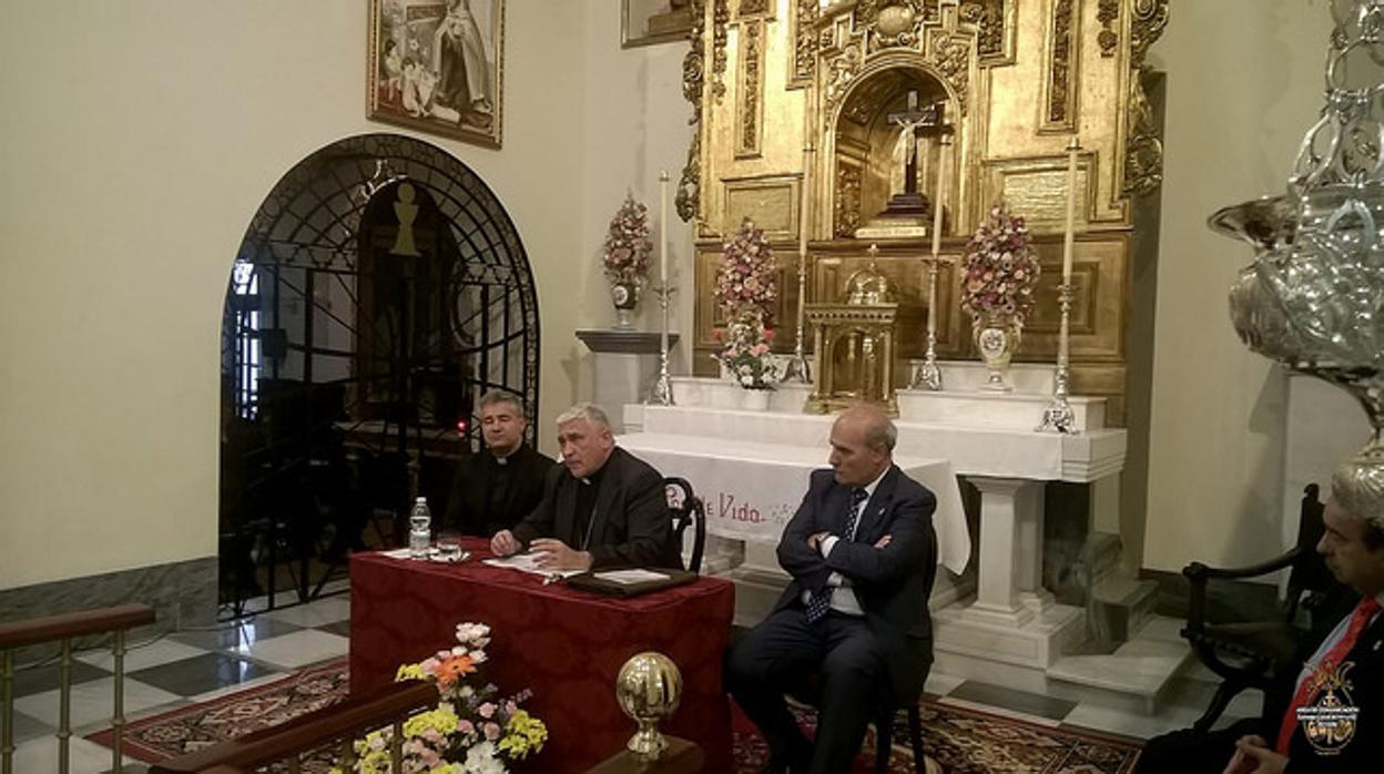 Jesús García Cornejo, junto al obispo Rafael Zornoza y Juan Carlos Jurado