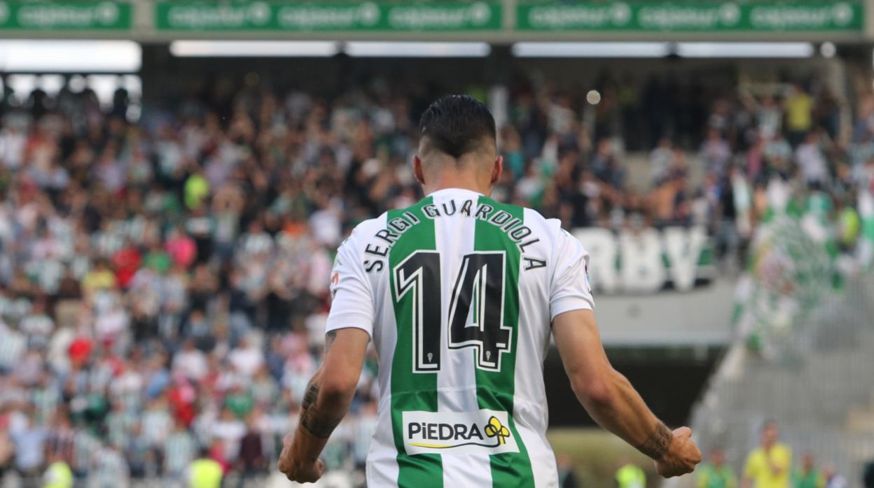 El delantero del Córdoba CF celebra su último gol como blanquiverde