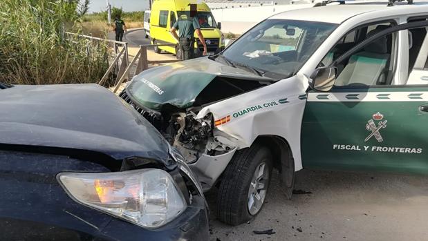 Dos guardias civiles, heridos en una nueva embestida de narcos en La Línea de la Concepción