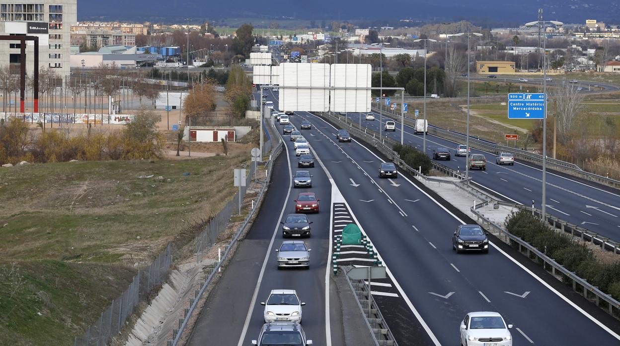 Carril de la salida de la A4 que está modificando Fomento