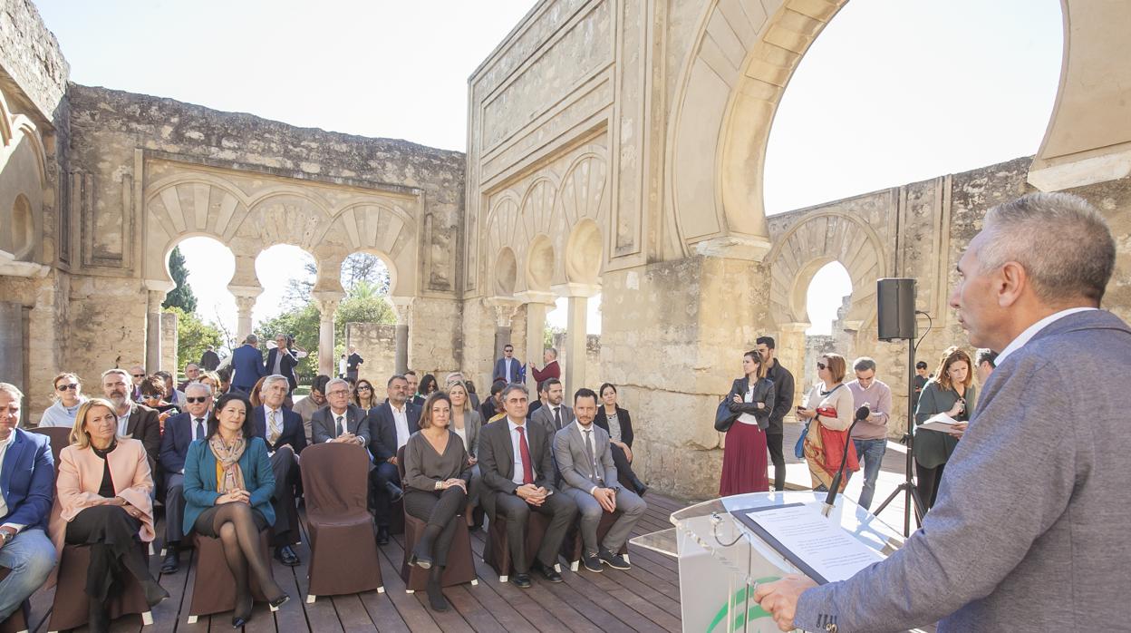 La alcaldesa, en primera fila en un acto en Medina Azahara