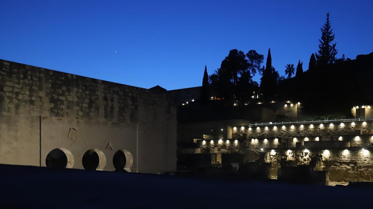 Medina Azahara, iluminada de noche