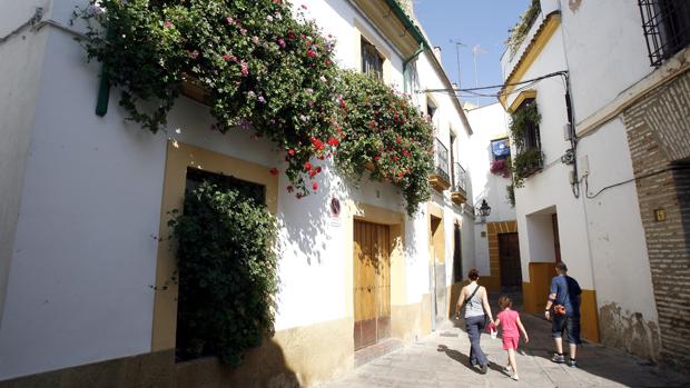 Dos heridos en Córdoba por inhalación de humo en un incendio en la zona de la Judería