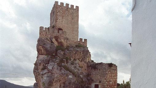 El castillo de Zuheros se levanta sobre un roquedo