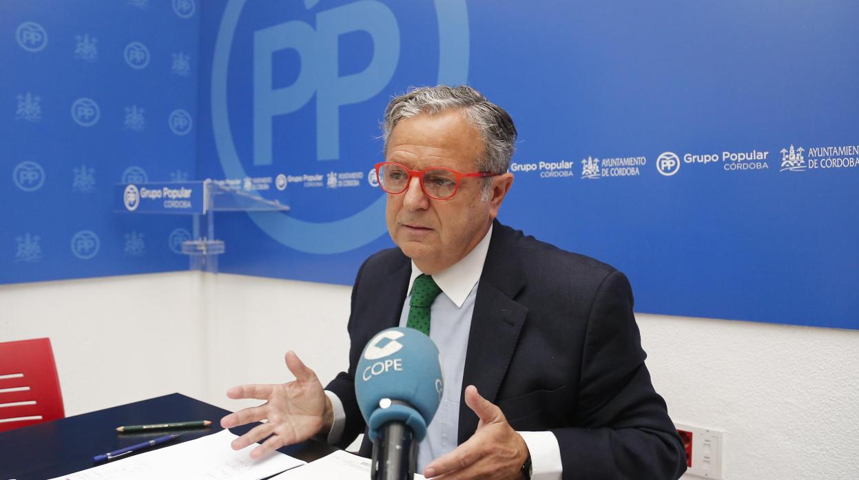 Salvador Fuentes en la sede del PP