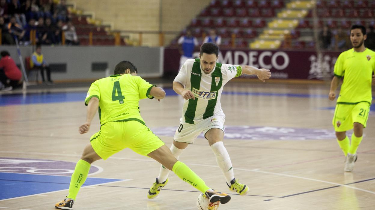 Manu Leal, capitán del Córdoba CF Futsal, durante el partido ante el Elche CF