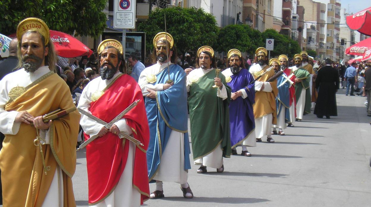 Desfile de figuras bíblicas en la Semana Santa de Puente Genil