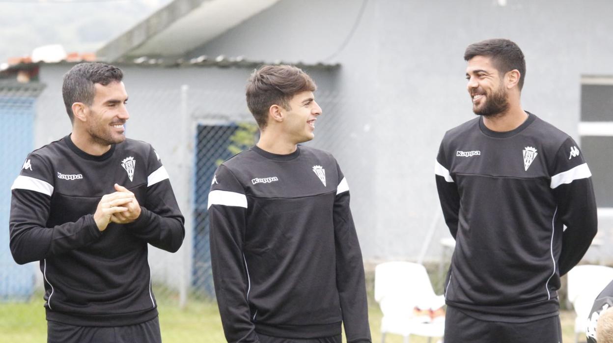 Álvaro Aguado en su primer entrenamiento entre Alejandro Alfaro y Aythami Artiles