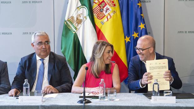 La Junta de Andalucía subirá los sueldos y hará fijos a temporales de su «administración paralela»