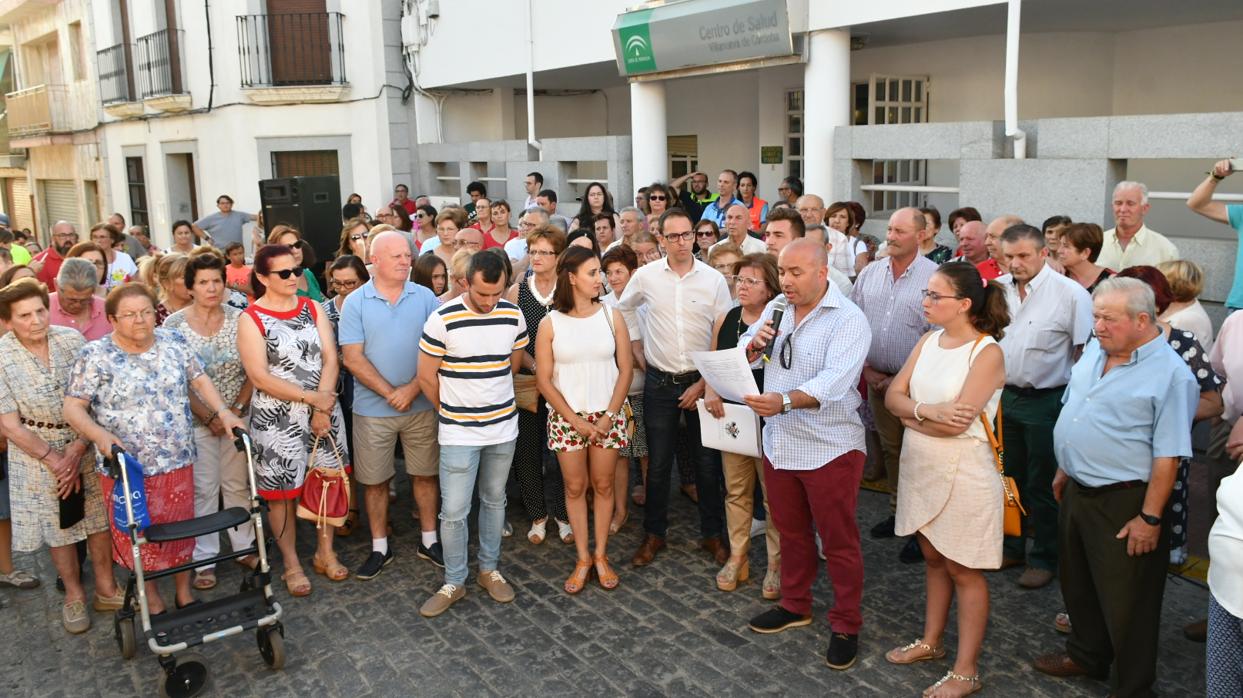 Protesta vecinal en Villanueva de Córdoba para exigir a la Junta un nuevo centro de salud