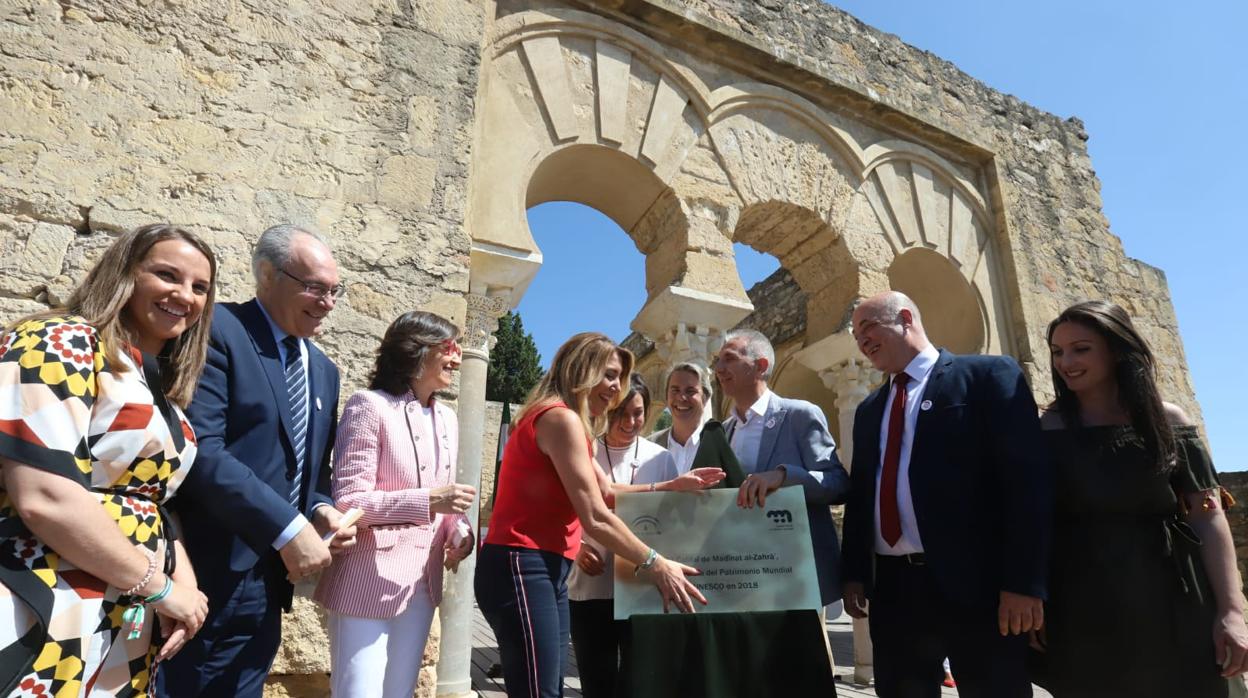 La presidenta de la Junta, Susana Díaz, junto a la alcaldesa y al consejero de Cultura, en Medina Azahara