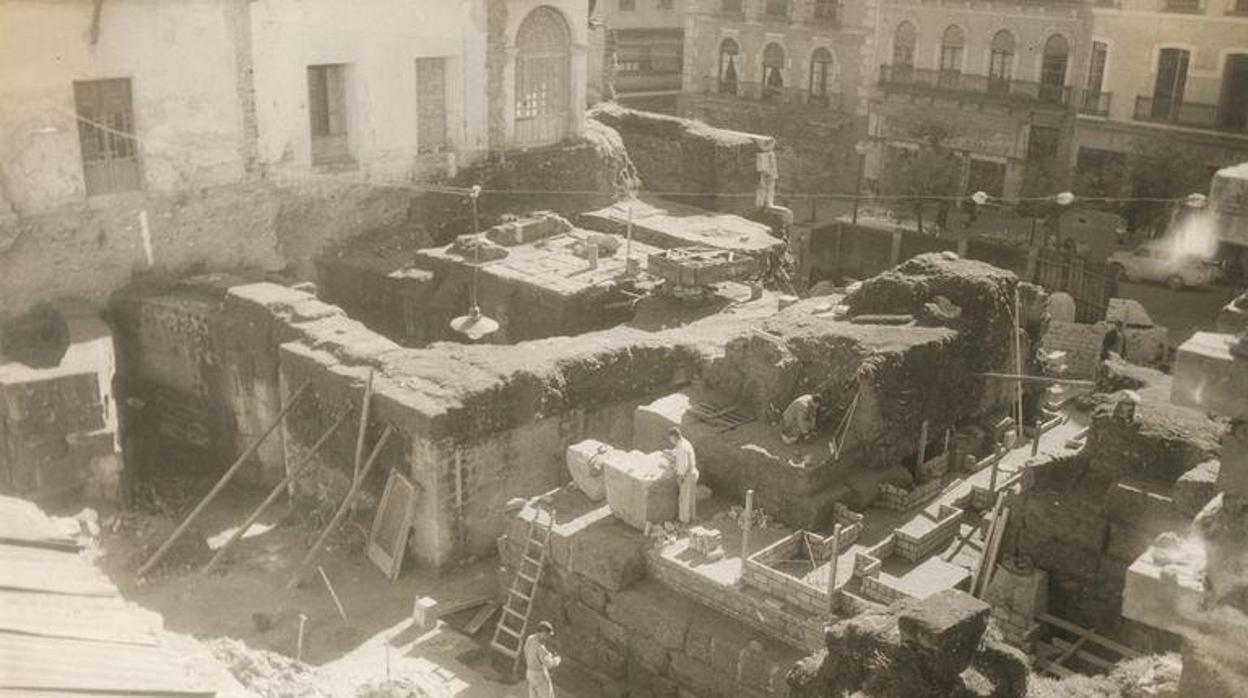 Excavaciones en el Templo Romano de Córdoba en los años 50