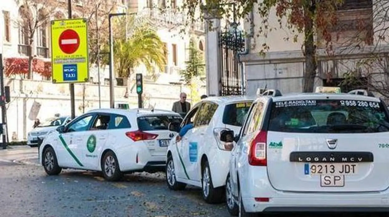 Los taxis de Granada estarán en huelga indefinida desde este lunes.