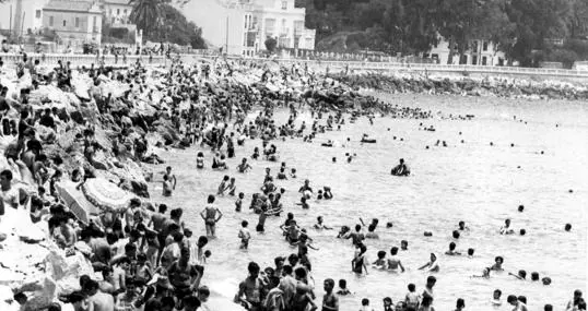 Playa virgen de Torremolinos en los años 60 del pasado siglo