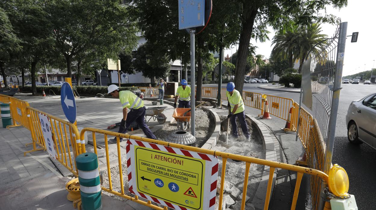 Obras en el carril bici situado entre Vía Augusta y Carretera Trassierra