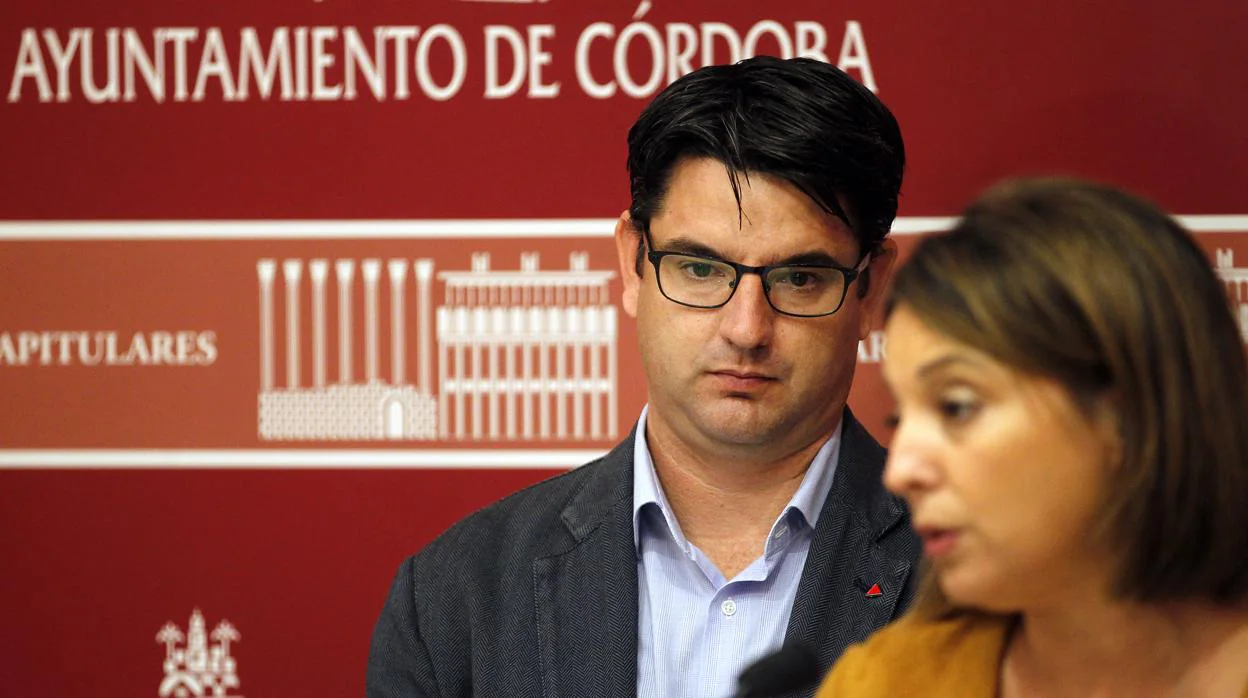 Pedro García e Isabel Ambrosio en una rueda de prensa