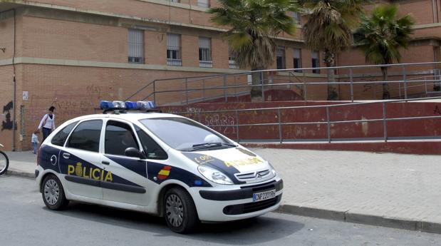 La Policía investiga un disparo con escopeta de caza contra un vehículo en Huelva