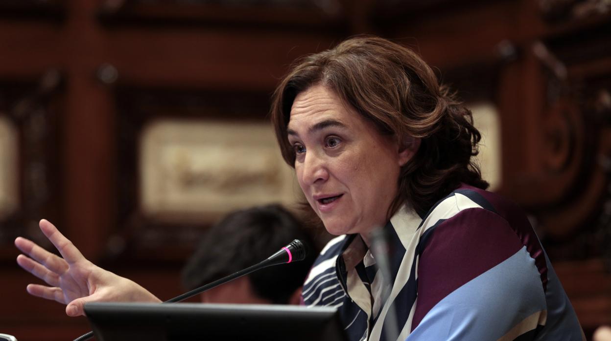 Ada Colau, en el Pleno extraordinario de julio del Ayutnamiento de Barcelona