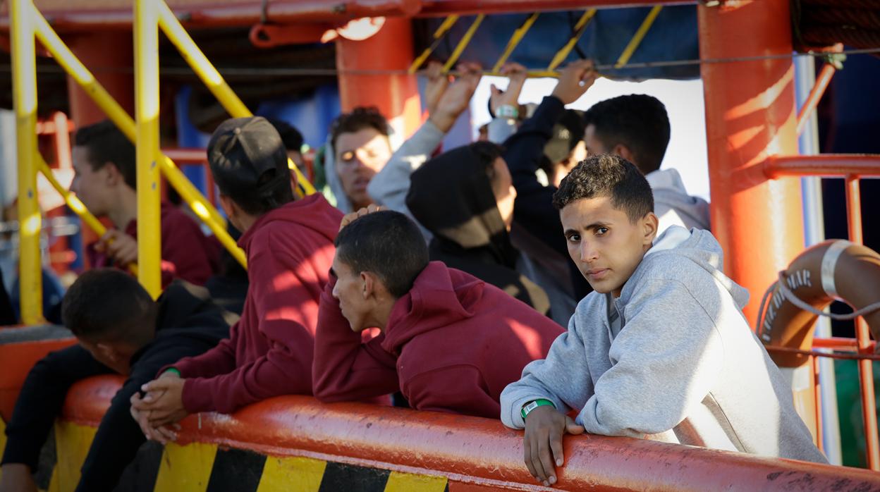 Los servicios asistenciales están colapsados por la llegada de inmigrantes menores a Andalucía