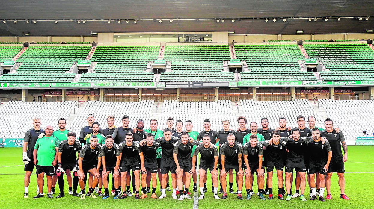 Formación de grupo de la plantilla del Córdoba