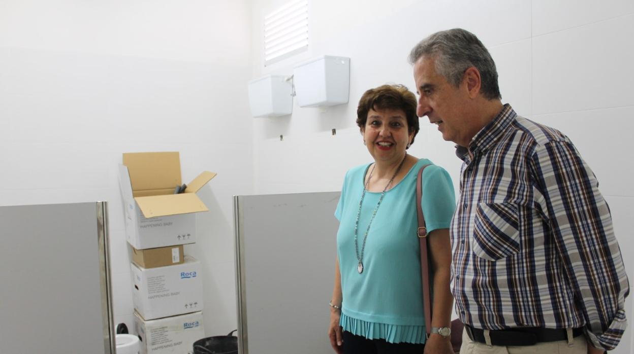 Juan Pérez, durante su visita al colegio El Carmen de Lucena