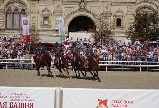 Momento del espectáculo de los jinetes de Córdoba Ecuestre