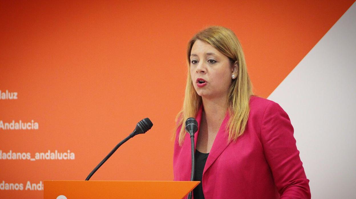 La ministra de trabajo, Magdalena Valerio, segunda por la derecha, durante la inauguración del curso