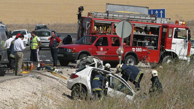 Una salida de vía en la A-4, a la altura de Córdoba, se salda con al menos un herido grave