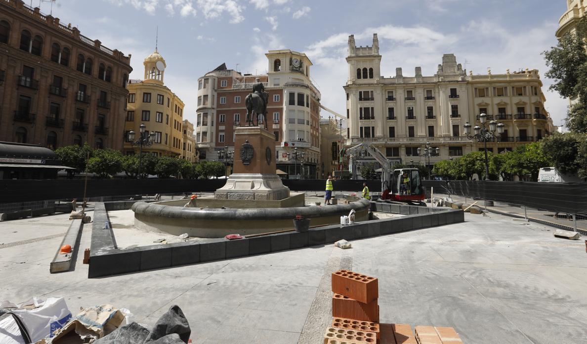 Obras en la fuente de la Plaza de las Tendillas