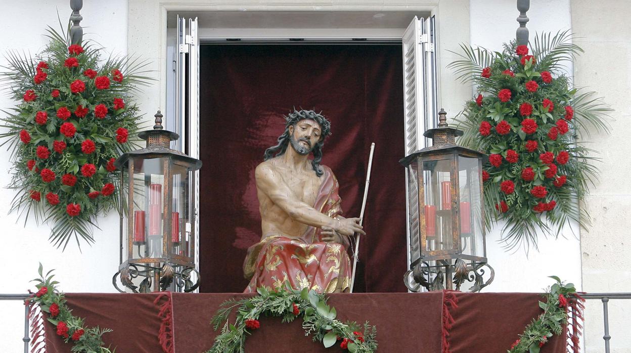 Uno de los altares instalados el Lunes Santo para el Vía Crucis