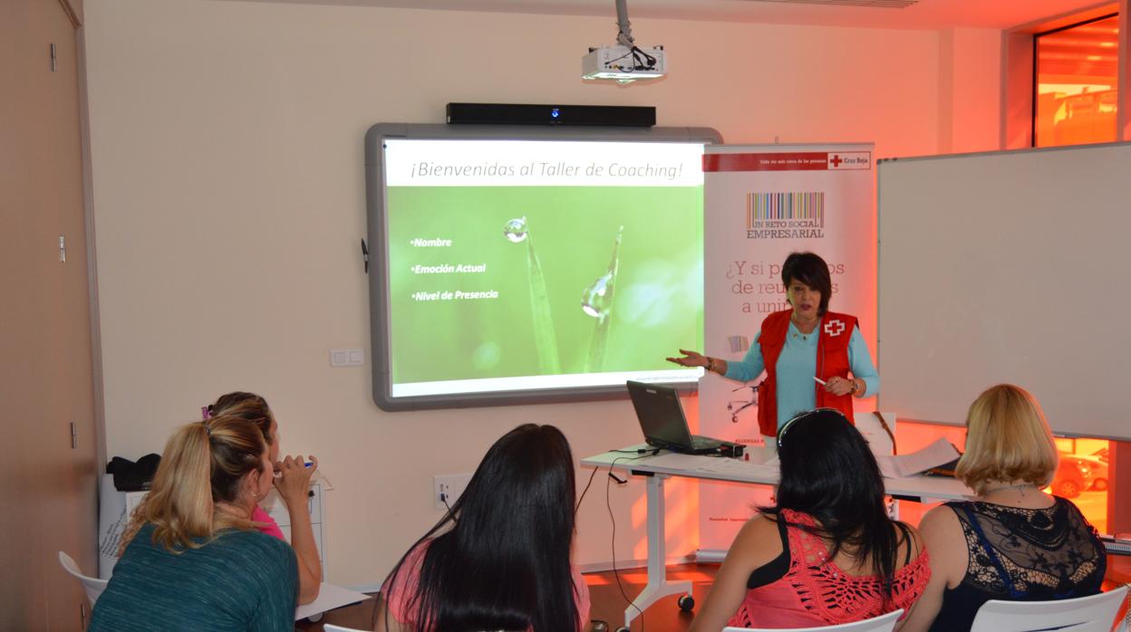 Taller de Coaching dirigido a mujeres en las dependencias de la Cruz Roja de Córdoba