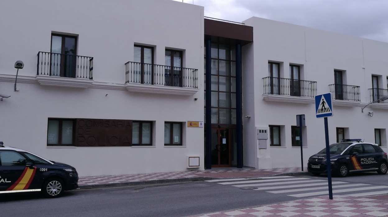 Comisaría de la Policía Nacional de Estepona, donde se produjo la denuncia de la joven