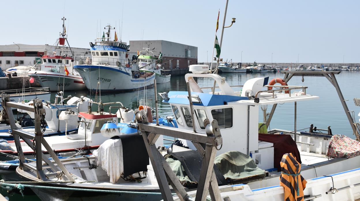 Barcos atracados en el Puerto de la Bajadilla en Marbella