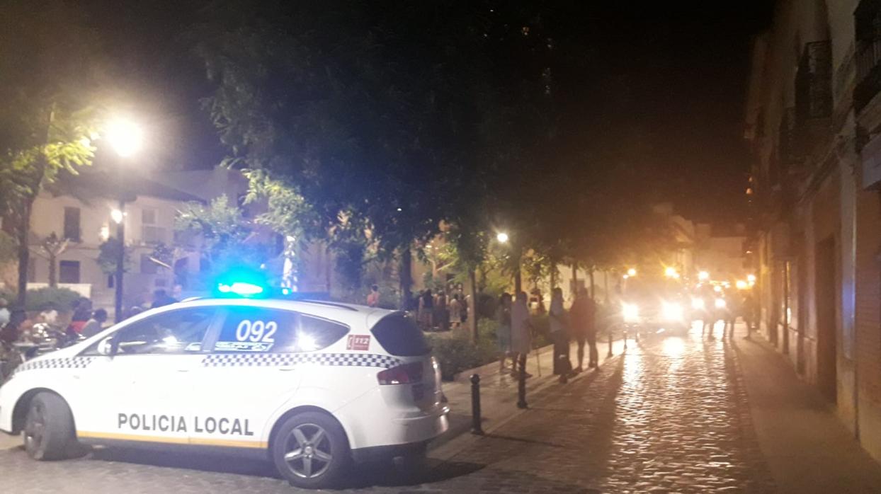 Efectivos de Policía Local y Bomberos permanecen aún en la plaza de San Agustín