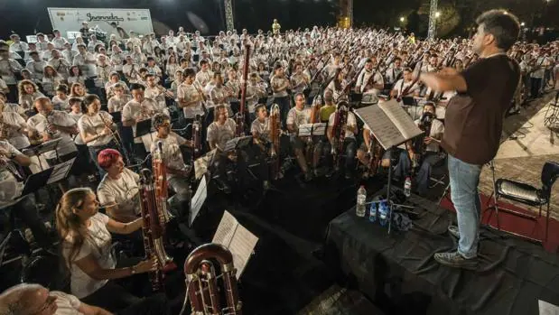 Un concierto de 500 músicos bate el récord Guinness mundial en Granada