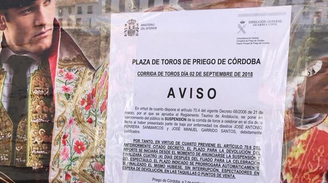 Imagen del aviso que se ha colgado en la Plaza de Toros de Priego advirtiendo de la suspensión