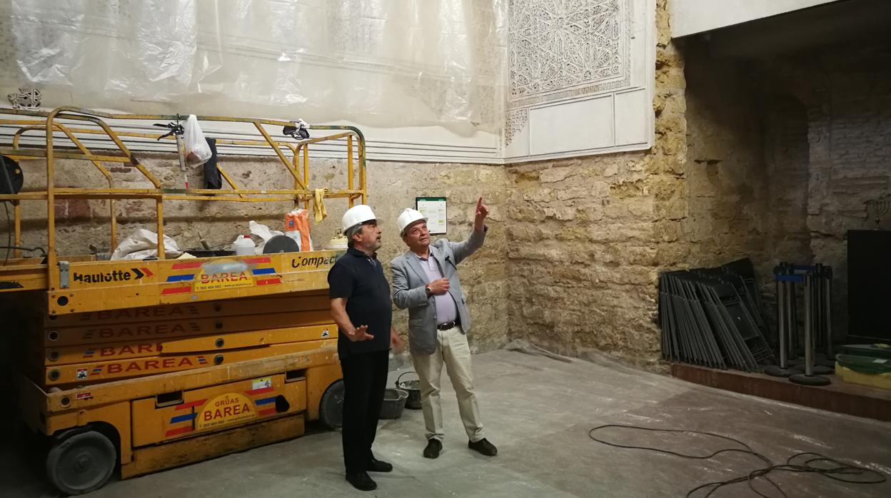 Francisco Alcalde durante su visita a las obras de la Sinagoga