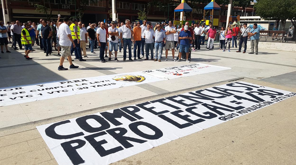 Inicio de la manifestación de taxis en Málaga