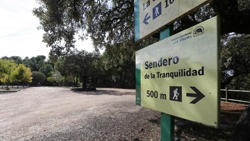 Carteles en las rutas de senderismo de Los Villares