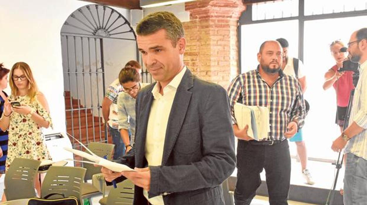 El exalcalde socialista, José Bernal, en el Ayuntamiento de Marbella