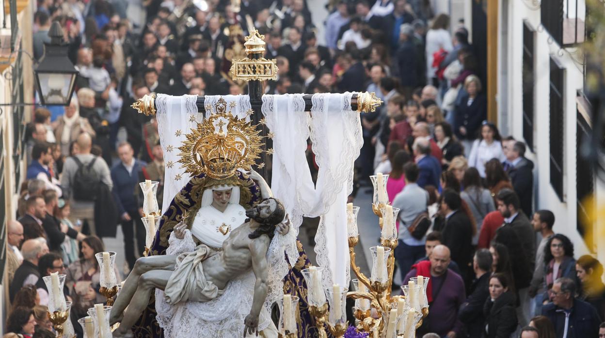 Procesión de la hermandad de las Angustias