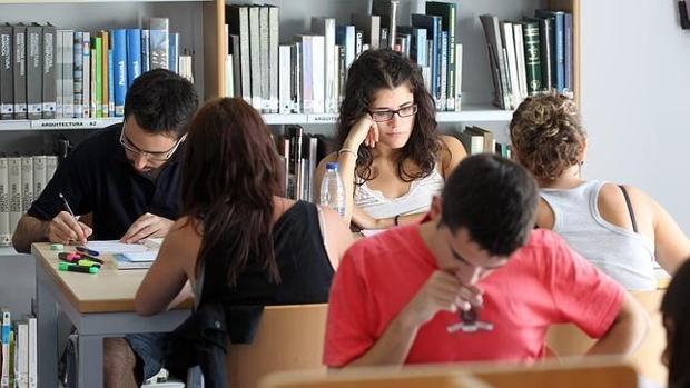 Un fallo deja a los alumnos de Andalucía sin saber si entran en el master que pidieron