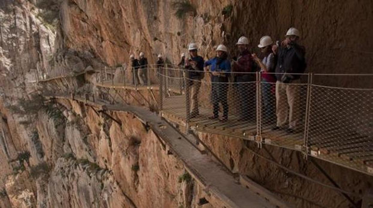 Uno de los pasos del Caminito del Rey en Málaga