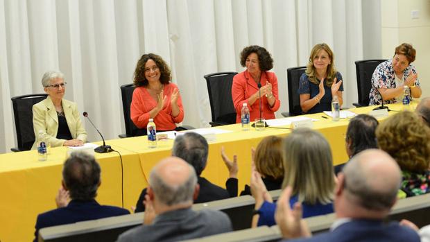 El SAS busca médicos jóvenes para dar clases en las facultades de Medicina de Andalucía