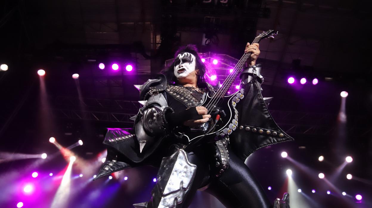 Un momento de la actuación de Kiss en la plaza de toros de Córdoba