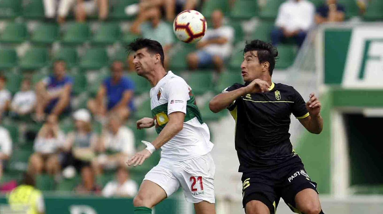 El cordobés y excordobesista Javi Flores, en el Elche-Granada de la primera jornada en Segunda