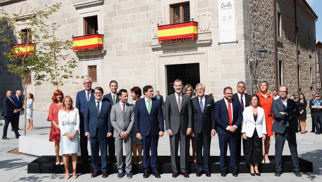 Su Majestad el Rey Felipe VI junto a los alcaldes de las 15 Ciudades Patrimonio de la Humanidad