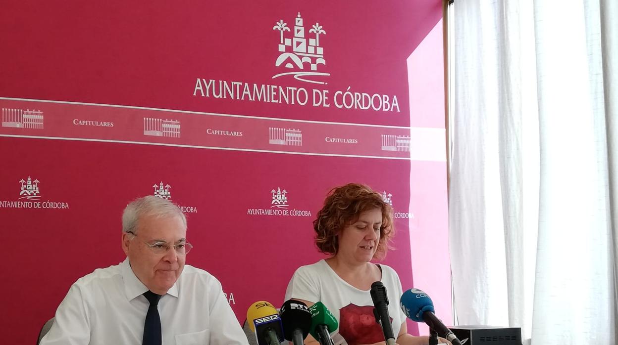 Los concejales Emilio Aumente (PSOE) y Alba Doblas (IU)