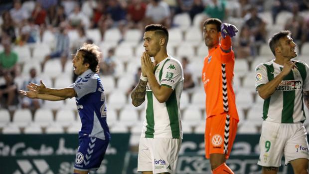 Córdoba CF | Jaime Romero falla el segundo penalti de los blanquiverdes esta temporada