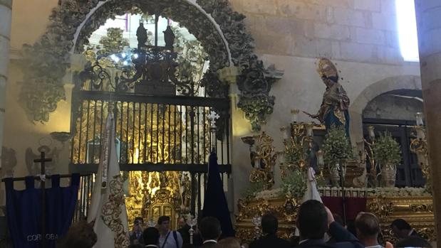 María Auxiliadora visita a los Santos Mártires de Córdoba en su camino a la Catedral